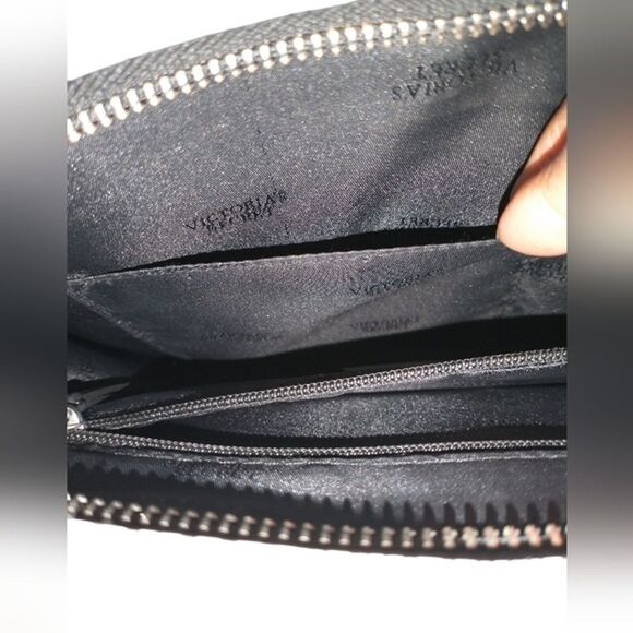 Victoria's Secret Silver and White Faux Leather Clutch Makeup Tote Tassel Zipper - Picture 4 of 12